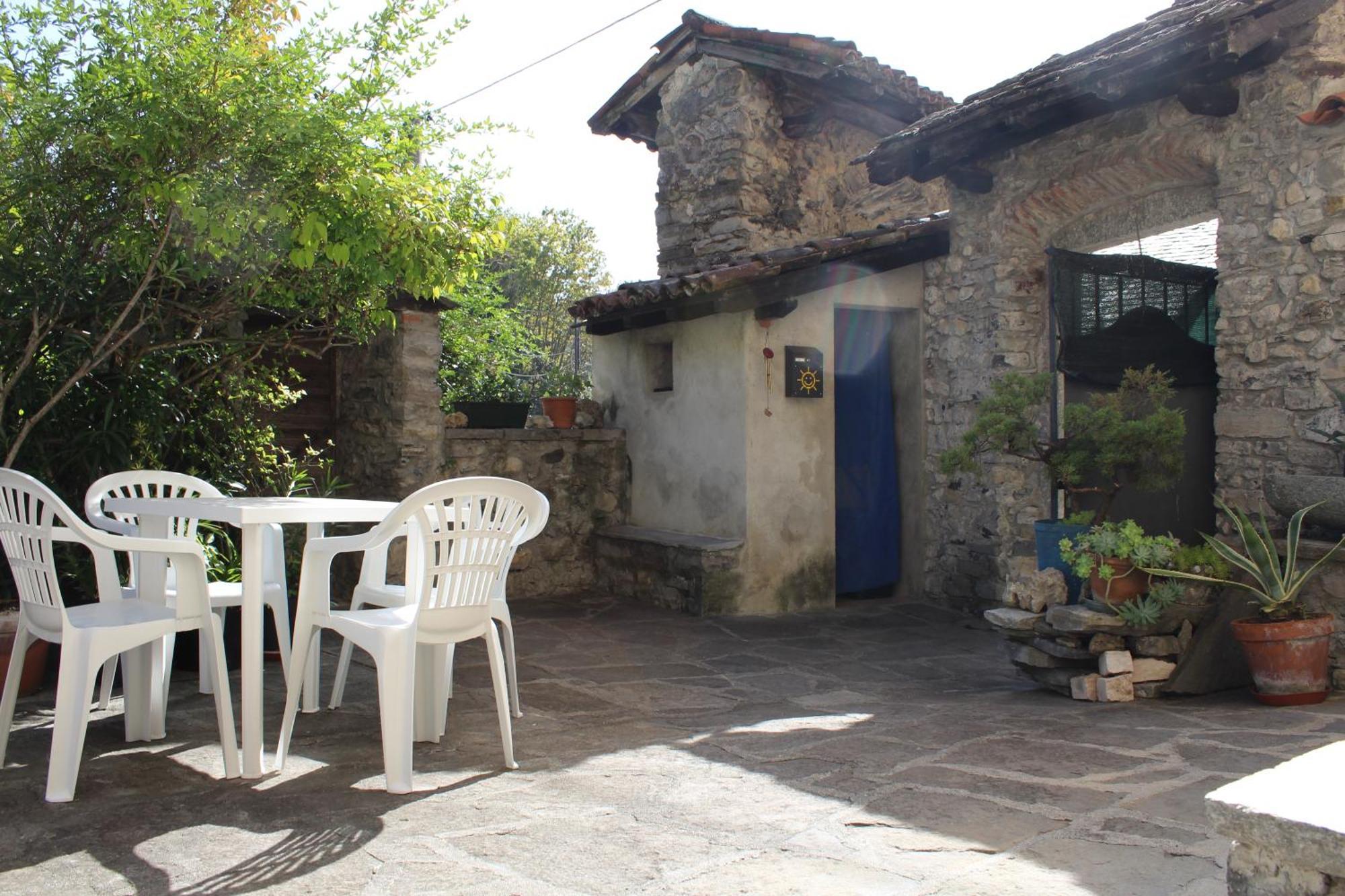 Riva Bianca Castle Holiday Home Lierna Exterior foto